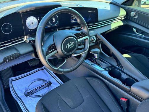 2025 Hyundai ELANTRA SEL