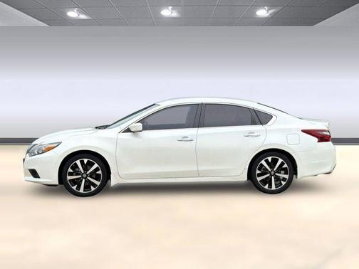 Pearl White 2018 Nissan Altima 2.5 SR