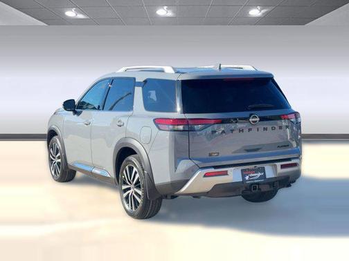 2025 Nissan Pathfinder Platinum FWD
