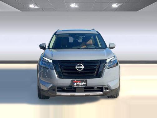 2025 Nissan Pathfinder Platinum FWD