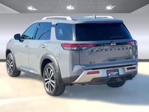 2025 Nissan Pathfinder Platinum FWD