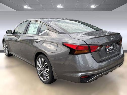 2025 Nissan Altima SL FWD
