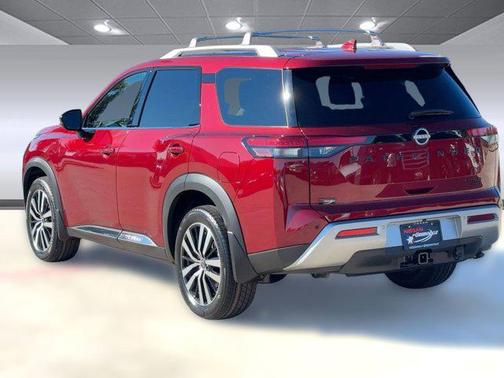 2025 Nissan Pathfinder Platinum 4WD