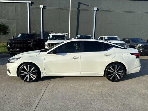 2022 Nissan Altima SR FWD