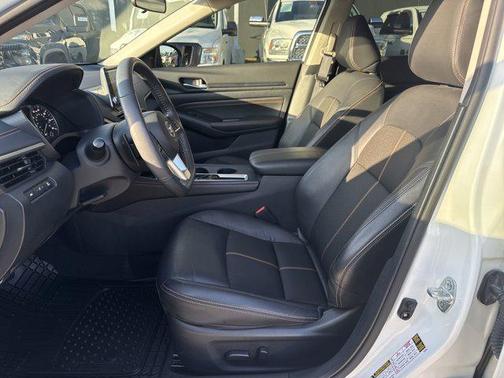 2022 Nissan Altima SR FWD