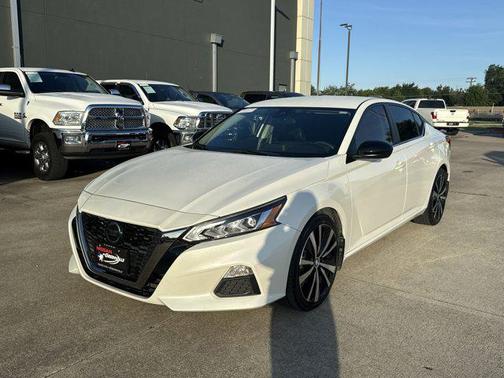 2022 Nissan Altima SR FWD