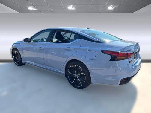 2025 Nissan Altima SR FWD
