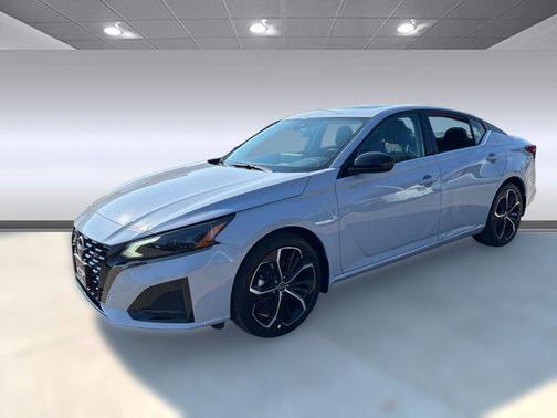 2025 Nissan Altima SR FWD