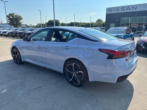 2025 Nissan Altima SR FWD