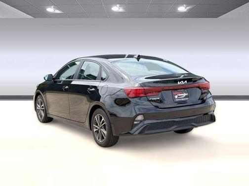 Aurora Black 2024 Kia Forte LXS