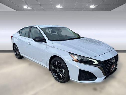 2025 Nissan Altima SR FWD
