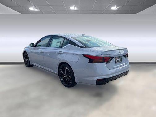 2025 Nissan Altima SR FWD