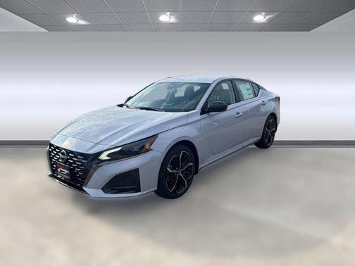 2025 Nissan Altima SR FWD