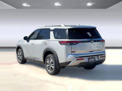 2025 Nissan Pathfinder SL 4WD