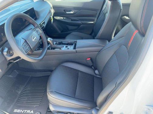 Aspen White Tricoat/Super Black 2026 Nissan Sentra SR