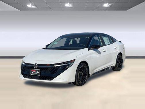 Aspen White Tricoat/Super Black 2026 Nissan Sentra SR