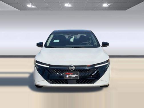 Aspen White Tricoat/Super Black 2026 Nissan Sentra SR