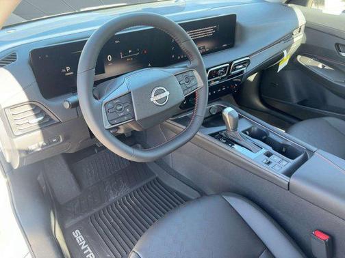 Aspen White Tricoat/Super Black 2026 Nissan Sentra SR