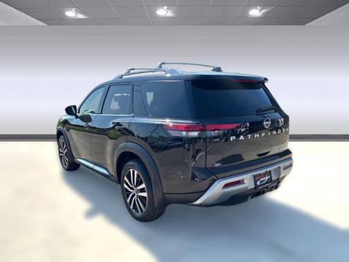 2025 Nissan Pathfinder Platinum FWD