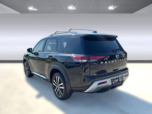 2025 Nissan Pathfinder Platinum FWD