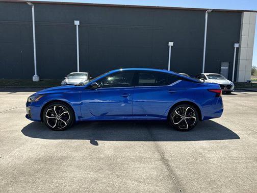 2025 Nissan Altima SR FWD