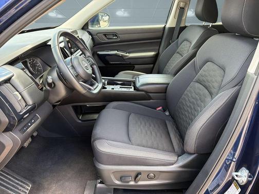 Deep Ocean Blue Pearl 2025 Nissan Pathfinder SV FWD