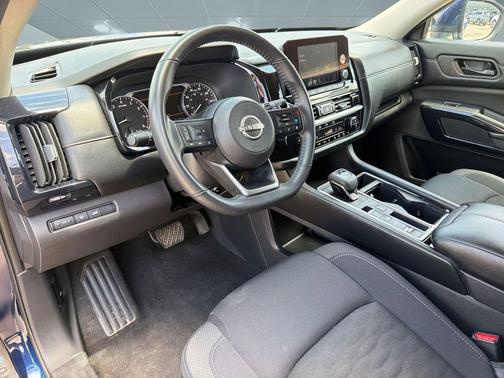 Deep Ocean Blue Pearl 2025 Nissan Pathfinder SV FWD