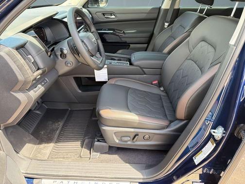 Deep Ocean Blue Pearl 2026 Nissan Pathfinder Platinum