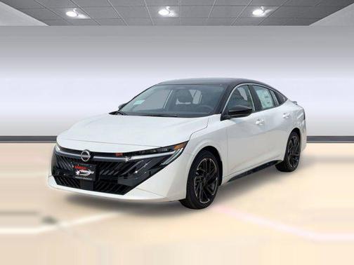 Aspen White Tricoat/Super Black 2026 Nissan Sentra SR Sedan