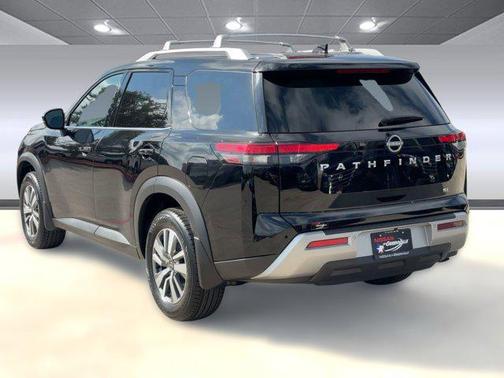 2025 Nissan Pathfinder SL FWD