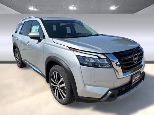 2025 Nissan Pathfinder Platinum FWD