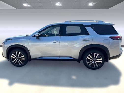 2025 Nissan Pathfinder Platinum FWD