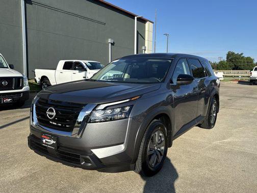 2025 Nissan Pathfinder S FWD