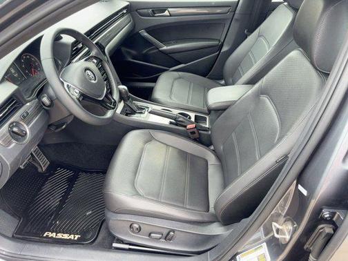 2022 Volkswagen Passat 2.0T R-Line