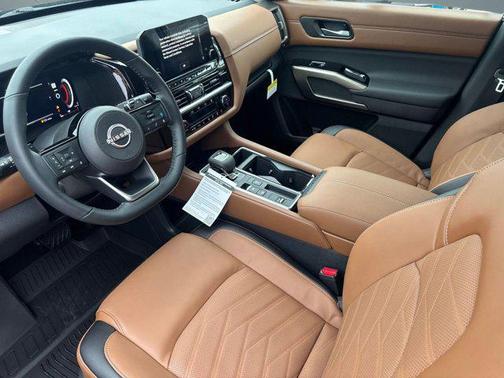 2025 Nissan Pathfinder Platinum FWD