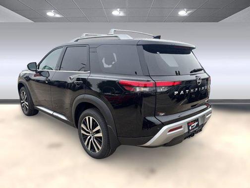 2025 Nissan Pathfinder Platinum FWD