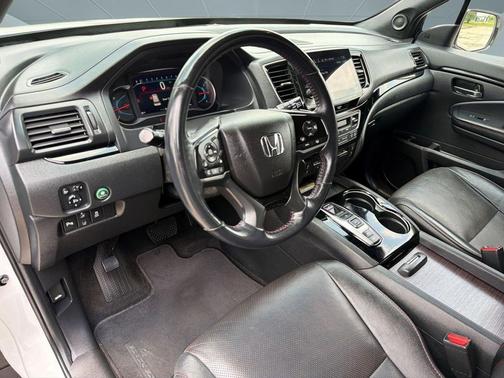 White 2022 Honda Pilot AWD Black Edition