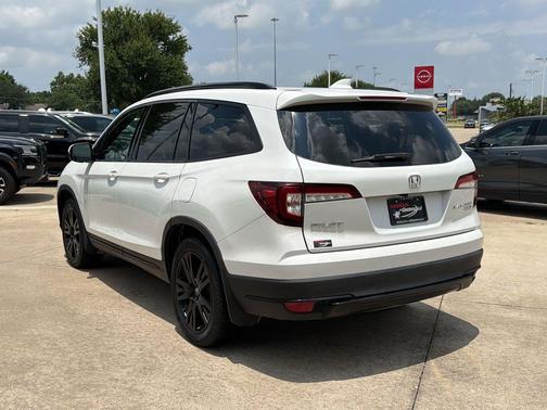 White 2022 Honda Pilot AWD Black Edition