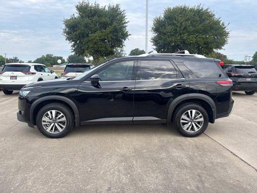 2025 Nissan Pathfinder SL 4WD