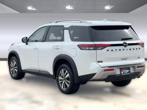 2025 Nissan Pathfinder SL FWD