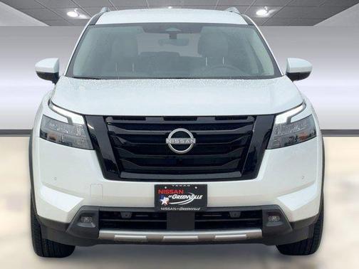 2025 Nissan Pathfinder SL FWD