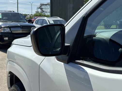 2025 Nissan Frontier S