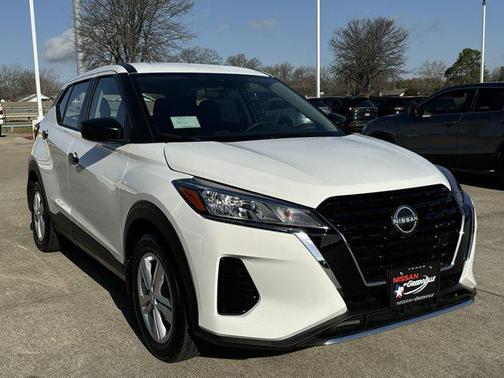 2025 Nissan Kicks S