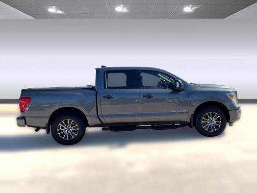 2023 Nissan Titan SV