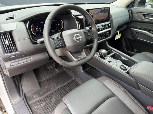 Everest White Pearl Tricoat 2026 Nissan Pathfinder SL