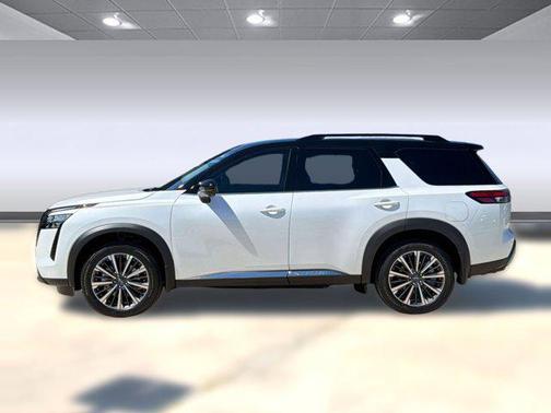 Everest White Pearl Tricoat/Super Black 2026 Nissan Pathfinder Platinum