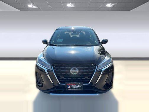 Super Black 2025 Nissan Kicks S