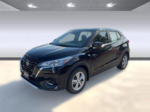 Super Black 2025 Nissan Kicks S