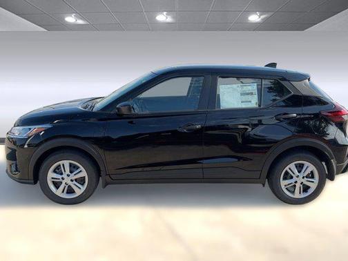 Super Black 2025 Nissan Kicks S