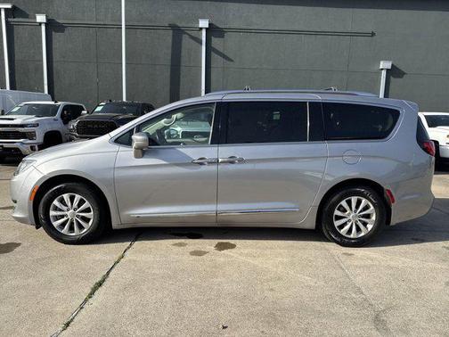 2018 Chrysler Pacifica Touring-L